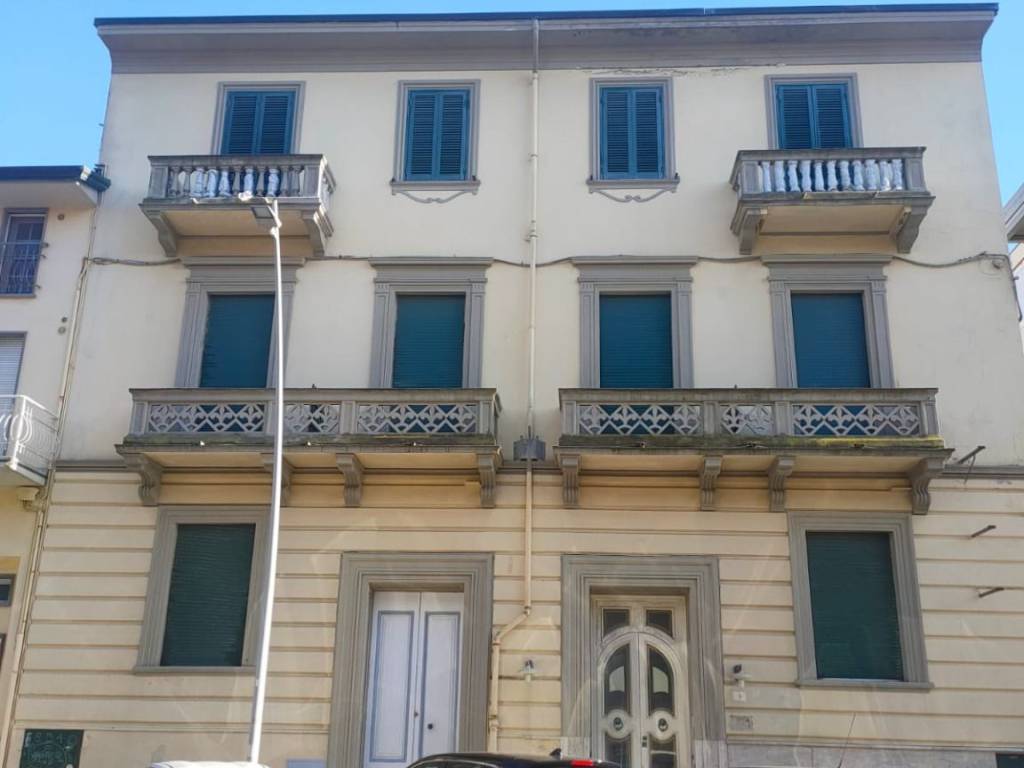 casa indipendente in vendita a Viareggio