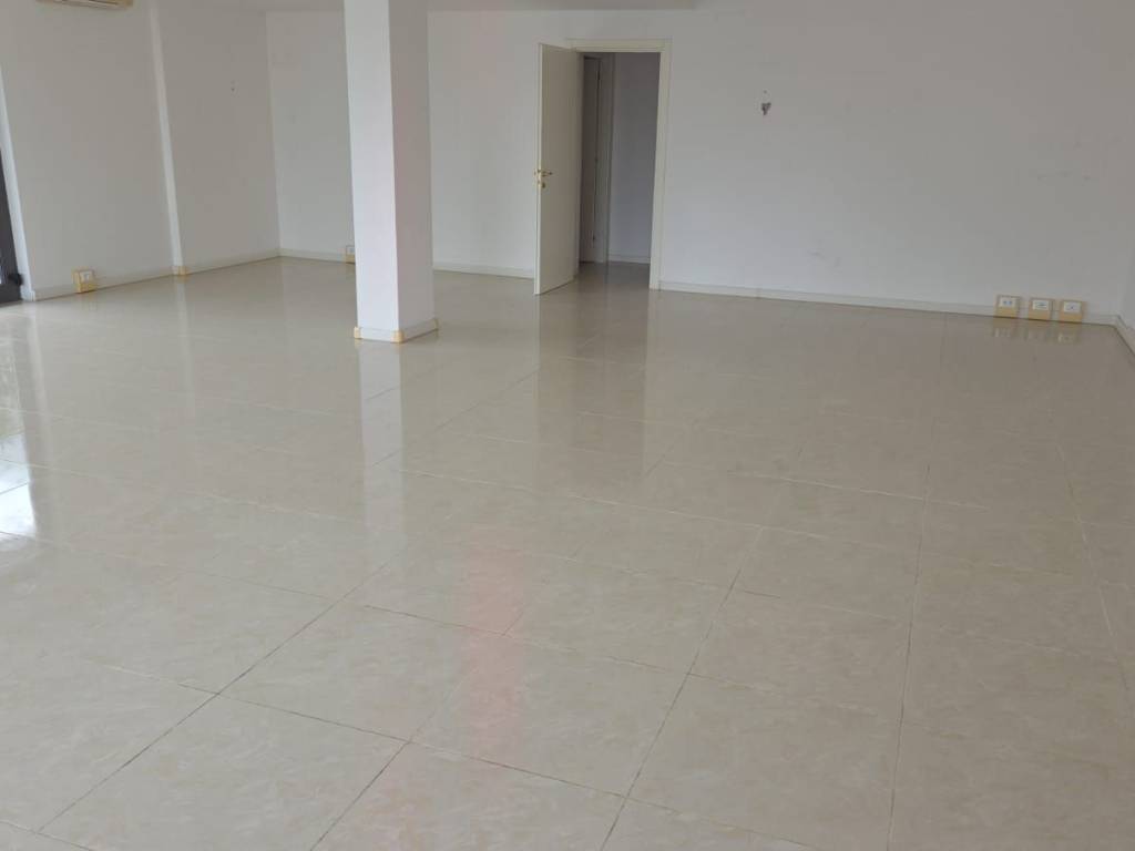 negozio in vendita a Viareggio in zona Centro Storico