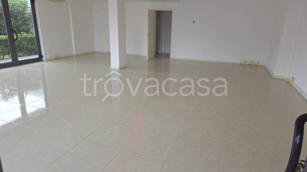 negozio in vendita a Viareggio in zona Centro Storico