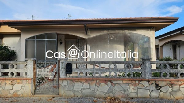 casa indipendente in vendita a Viareggio in zona Torre del Lago