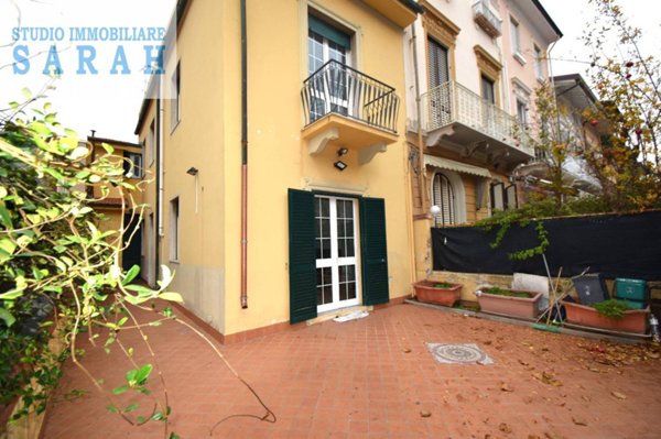 casa indipendente in vendita a Viareggio in zona Centro Storico