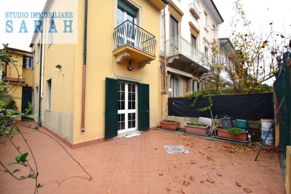 casa indipendente in vendita a Viareggio in zona Centro Storico