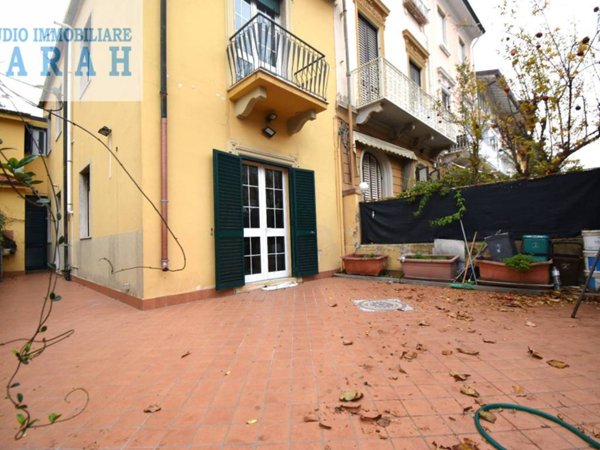 casa indipendente in vendita a Viareggio in zona Centro Storico