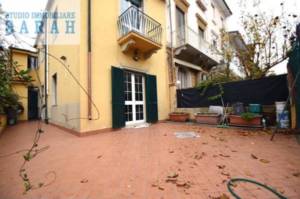 casa indipendente in vendita a Viareggio