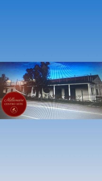 negozio in vendita a Viareggio in zona Torre del Lago