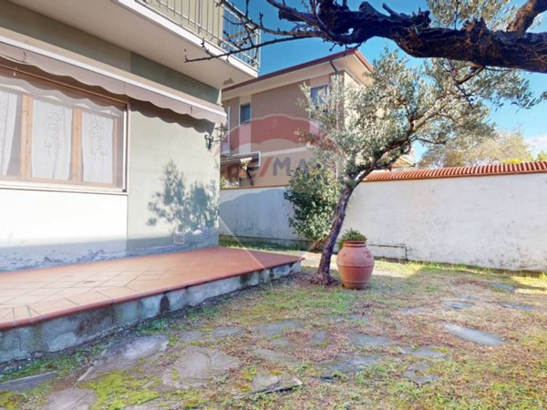 appartamento in vendita a Viareggio in zona Torre del Lago