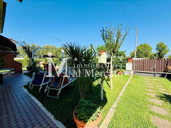 casa indipendente in vendita a Viareggio in zona Torre del Lago