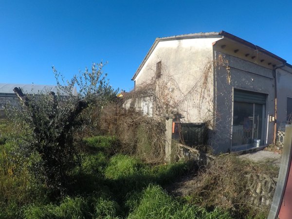 casa indipendente in vendita a Viareggio