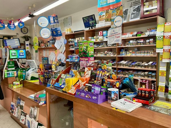 locale commerciale in vendita a Viareggio