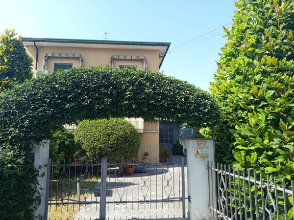 casa indipendente in vendita a Viareggio in zona Centro Storico