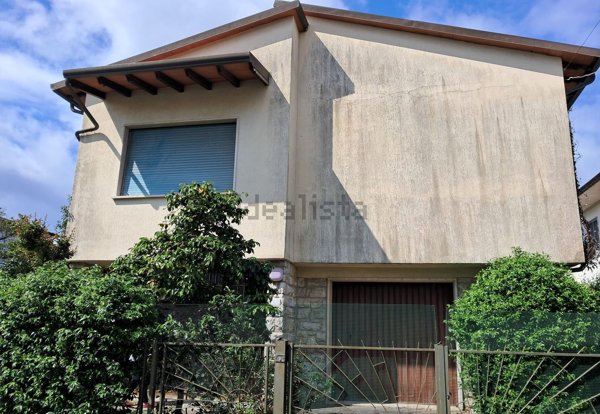 casa indipendente in vendita a Viareggio