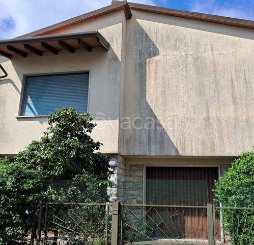 casa indipendente in vendita a Viareggio in zona Torre del Lago