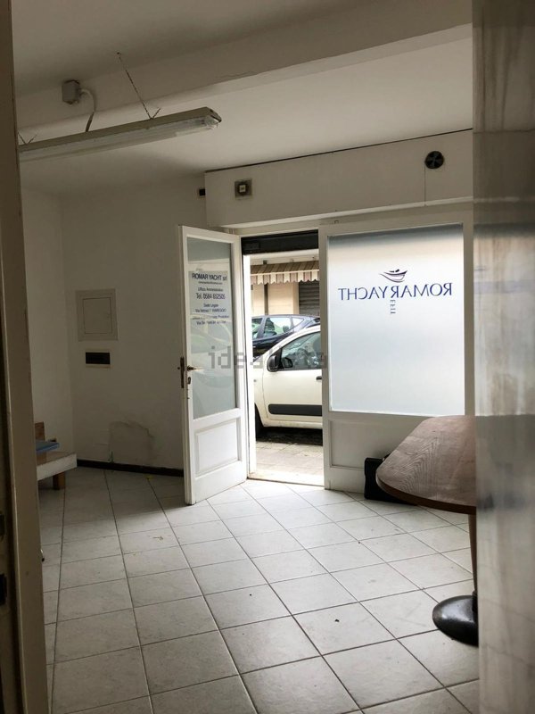ufficio in vendita a Viareggio in zona Marco Polo