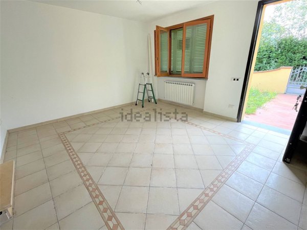 casa indipendente in vendita a Viareggio