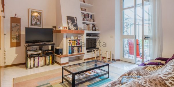 casa indipendente in vendita a Viareggio