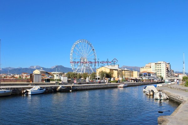 negozio in vendita a Viareggio