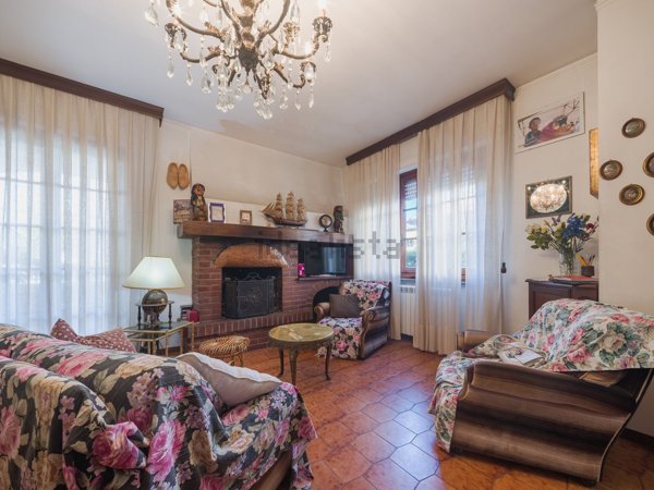 casa indipendente in vendita a Viareggio