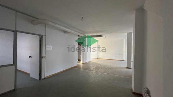 locale di sgombero in vendita a Viareggio
