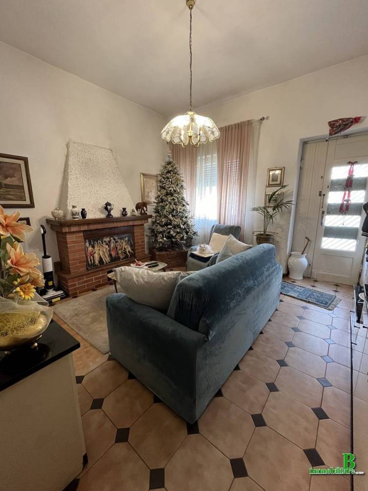 casa indipendente in vendita a Viareggio in zona Torre del Lago