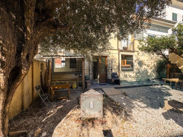 casa indipendente in vendita a Viareggio