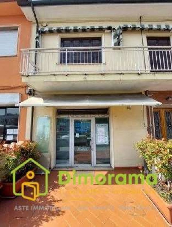 locale commerciale in vendita a Viareggio