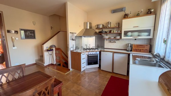 casa indipendente in vendita a Viareggio in zona Torre del Lago