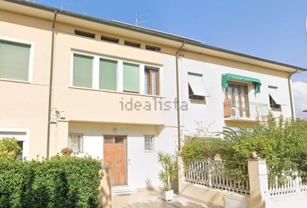 appartamento in vendita a Viareggio in zona Campo d'Aviazione