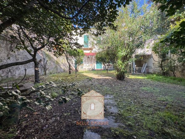 casa indipendente in vendita a Viareggio