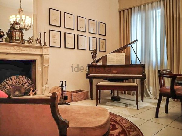 casa indipendente in vendita a Viareggio