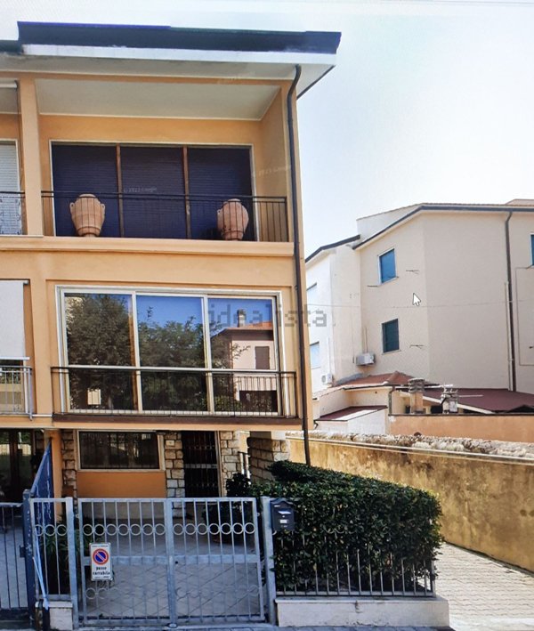 casa indipendente in vendita a Viareggio