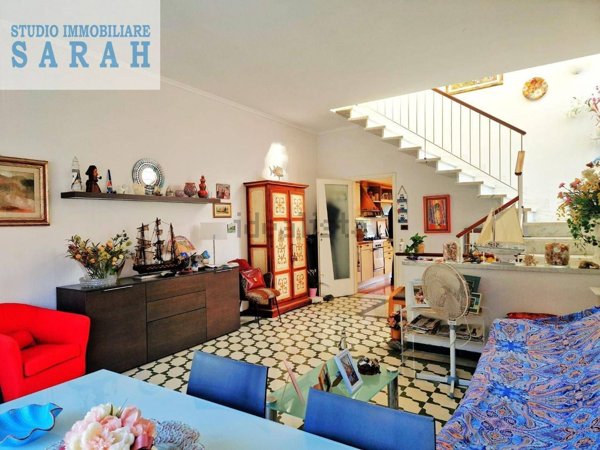 casa indipendente in vendita a Viareggio