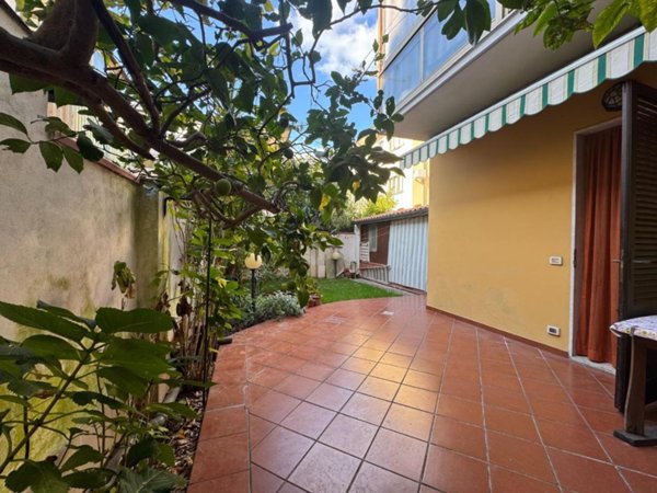 appartamento in vendita a Viareggio in zona Campo d'Aviazione