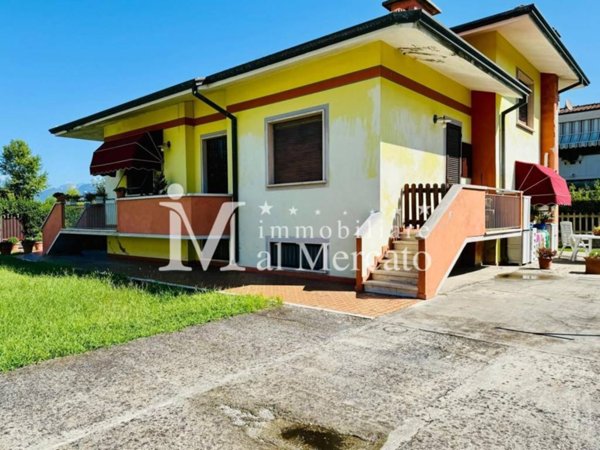 casa indipendente in vendita a Viareggio in zona Torre del Lago