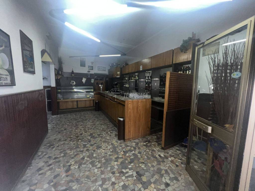 negozio in vendita a Viareggio in zona Migliarina