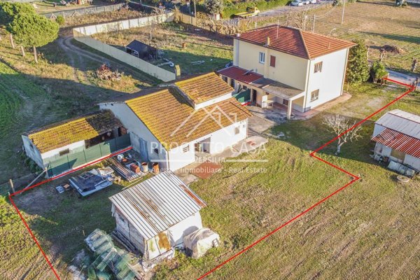 casa indipendente in vendita a Viareggio in zona Torre del Lago