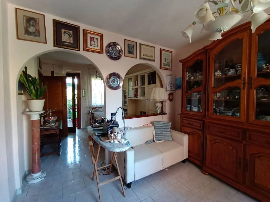 casa indipendente in vendita a Viareggio in zona Torre del Lago
