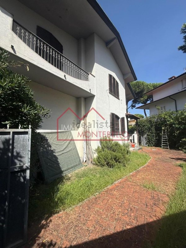 casa indipendente in vendita a Viareggio in zona Don Bosco
