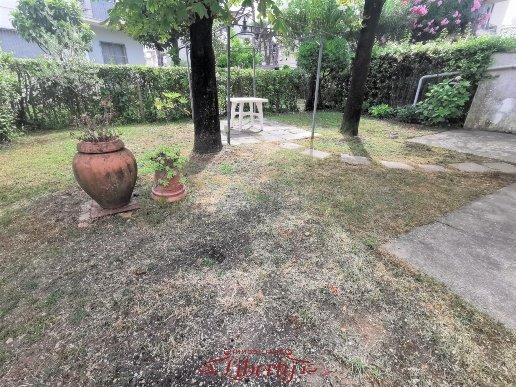 casa indipendente in vendita a Viareggio