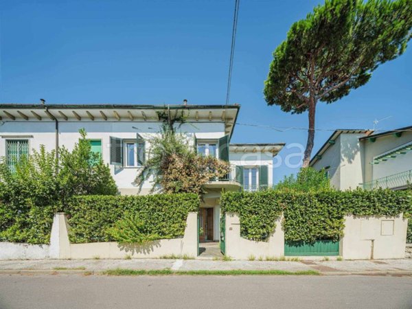 casa indipendente in vendita a Viareggio in zona Marco Polo