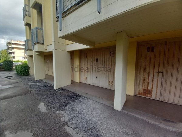 locale commerciale in vendita a Viareggio