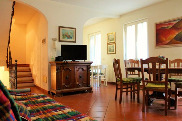 casa indipendente in vendita a Viareggio