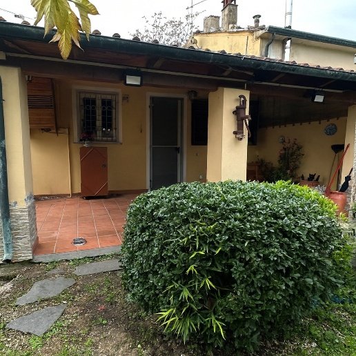 casa indipendente in vendita a Viareggio in zona Campo d'Aviazione