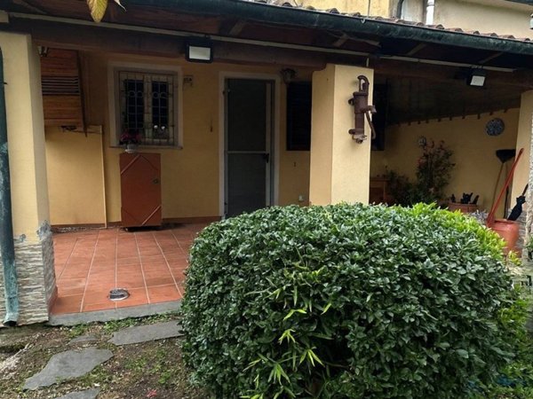 casa indipendente in vendita a Viareggio