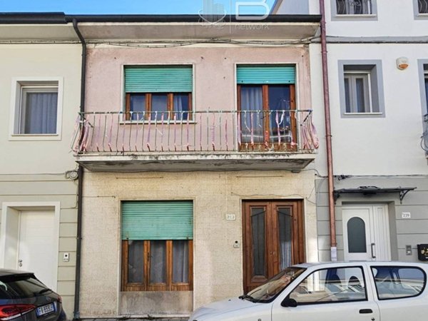 casa indipendente in vendita a Viareggio in zona Centro Storico