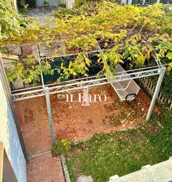 casa indipendente in vendita a Viareggio in zona Torre del Lago