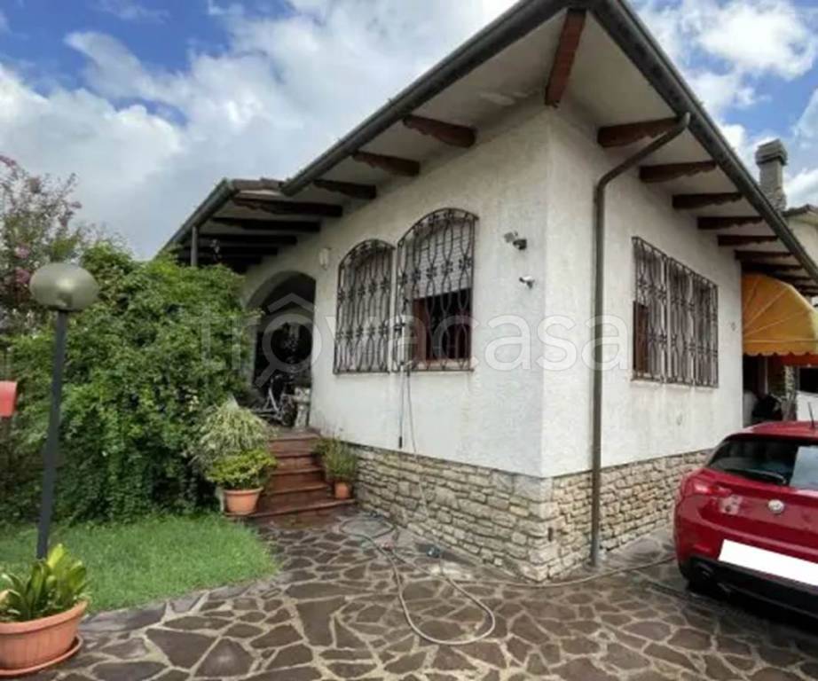 casa indipendente in vendita a Viareggio