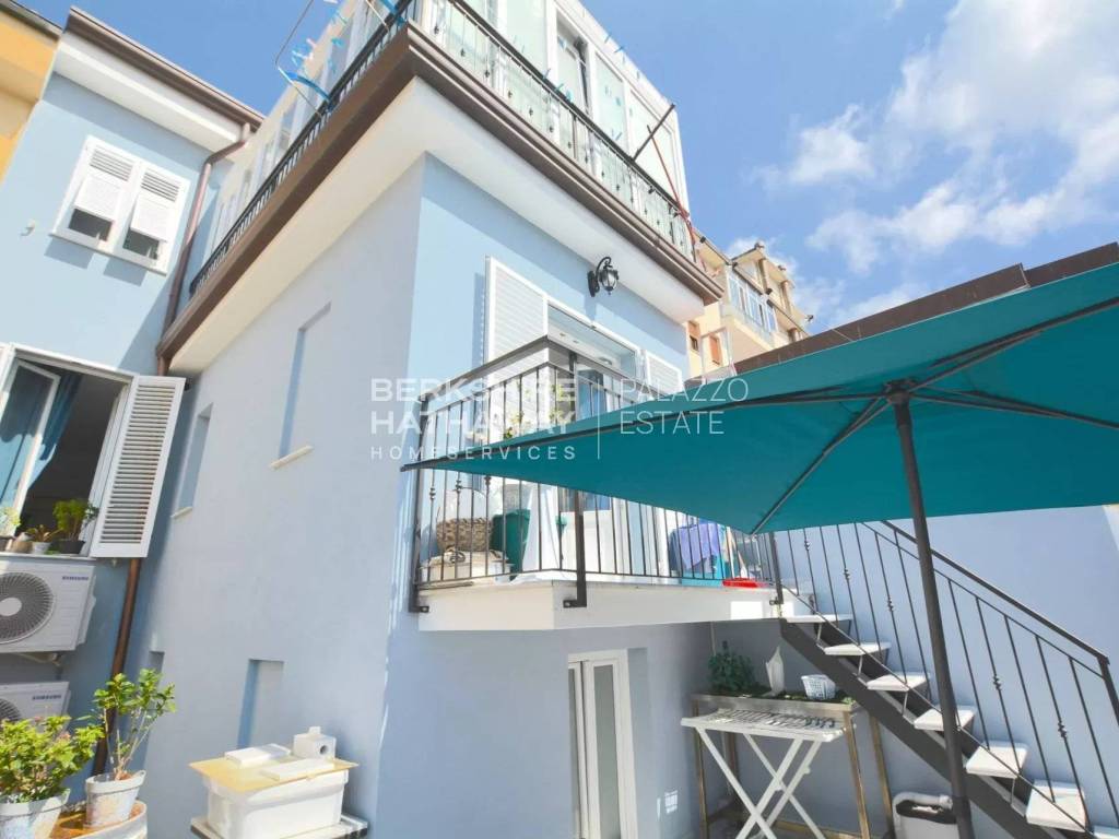 casa indipendente in vendita a Viareggio