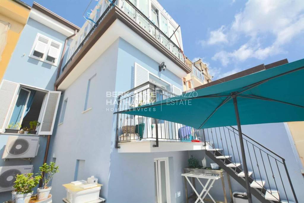 casa indipendente in vendita a Viareggio