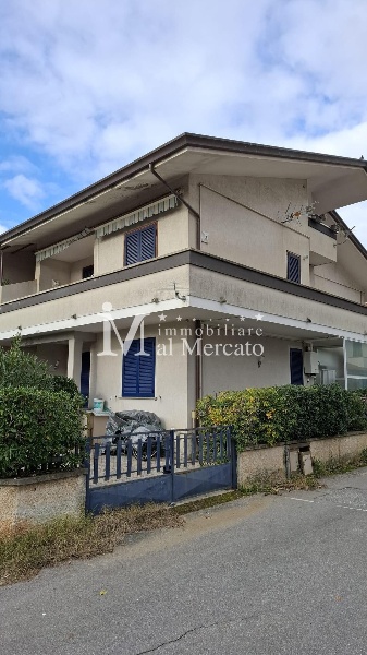 appartamento in vendita a Viareggio in zona Torre del Lago