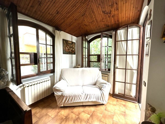 casa indipendente in vendita a Viareggio